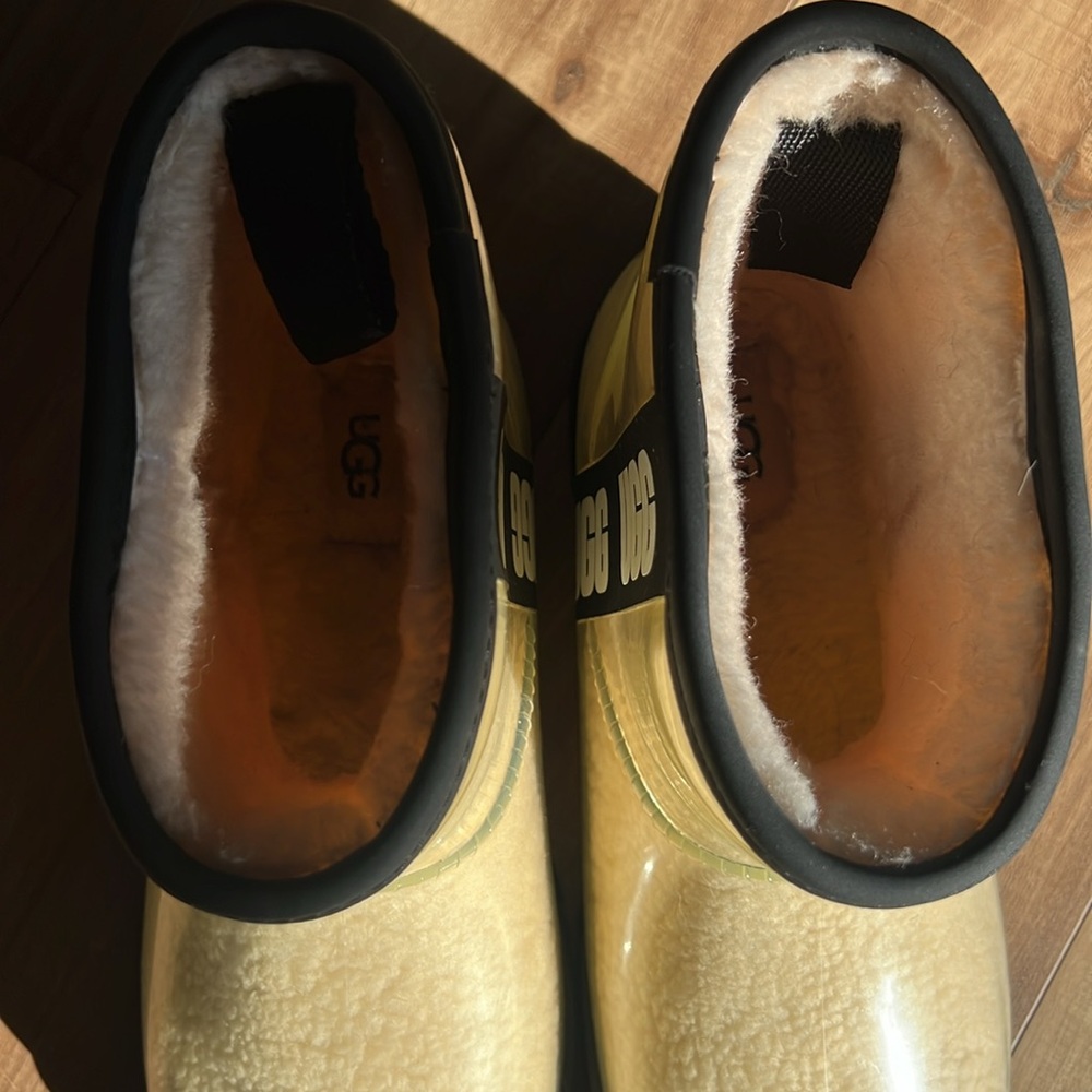 Coveted Clear/Natural & Black Ugg Rainboots!! Like New!! - Picture 4 of 6